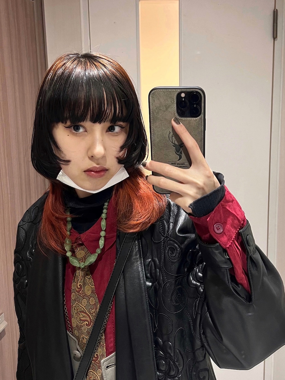 「休日コーデ、お洒落さんとつながりたい、着回しコーデ、古着、ootd、秋冬コーデ、ネクタイコーデ、ヴィンテージ、高身長女子」｜「VINTAGEのアイテム（ジャケット/アウター、ブラック系）」を使った、hinanoさん（レディース・170cm）の冬コーディネートの1枚目の写真