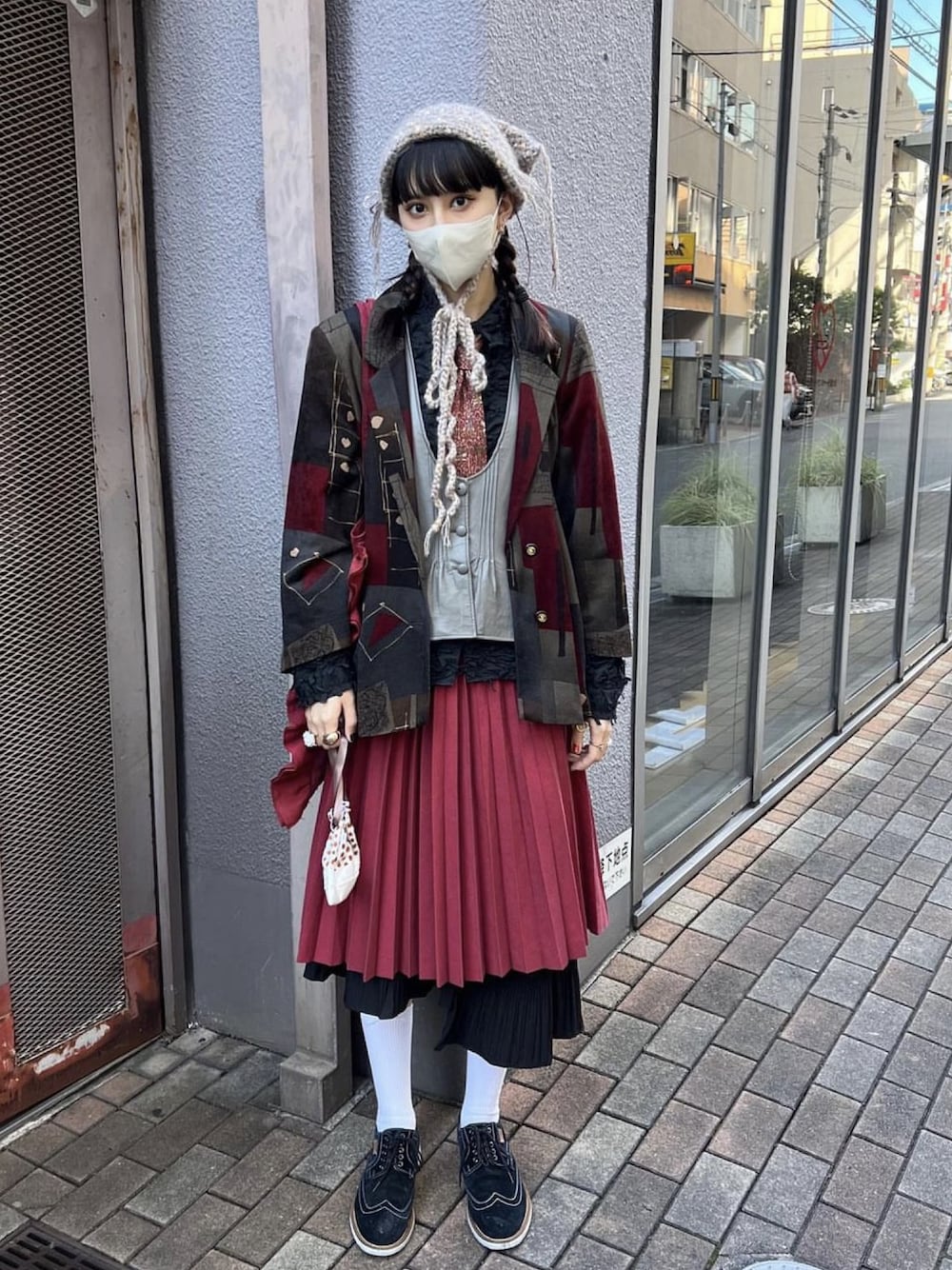 「未来のWEARISTAプロジェクト、古着、ootd、ヴィンテージ」｜「Handmadeのアイテム（ニットキャップ/ビーニー、ベージュ系）」を使った、hinanoさん（レディース・170cm）の冬コーディネートの1枚目の写真