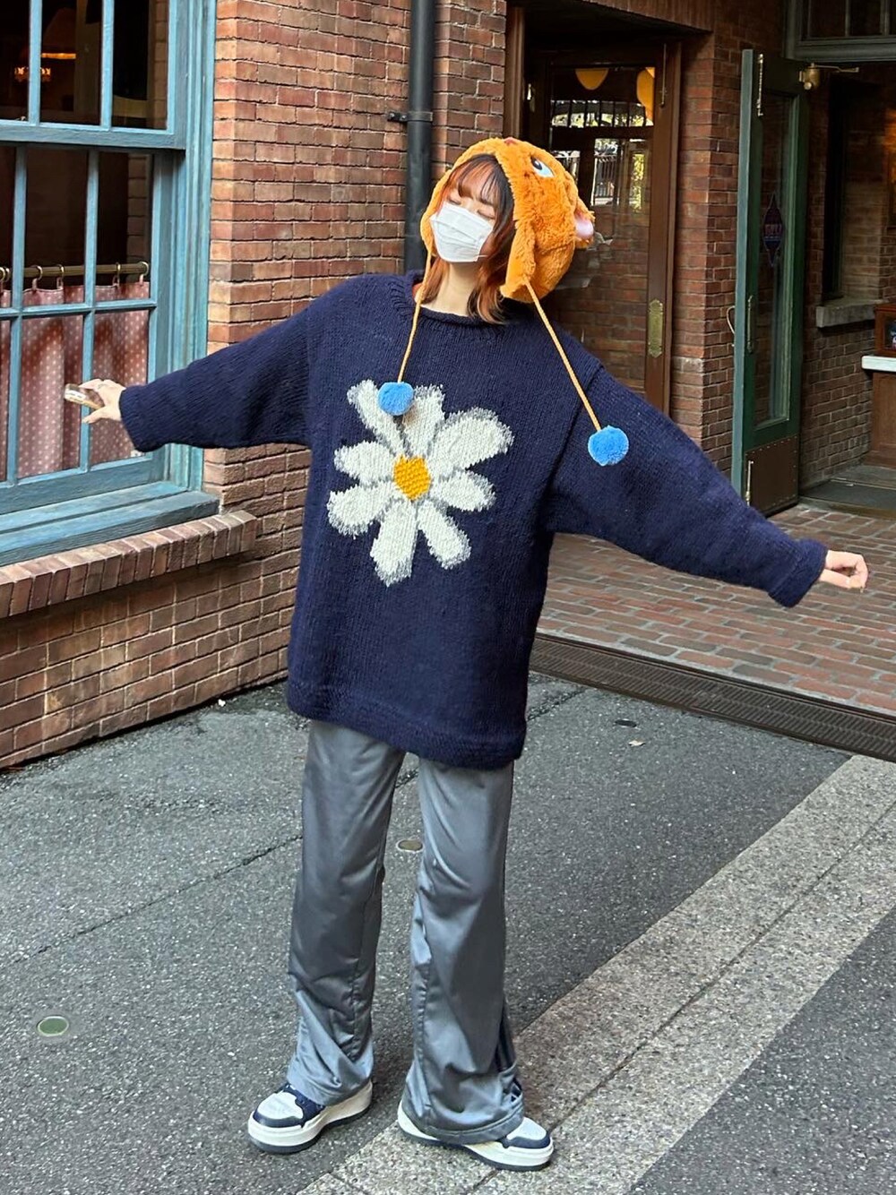 「あったかコーデ、秋のコーデ、楽チンコーデ、今日のコーデ、未来のWEARISTAプロジェクト」｜「macmahon knitting millsのアイテム（ニット/セーター、ブルー系）」を使った、chikaさん（レディース・165cm）の秋コーディネートの1枚目の写真
