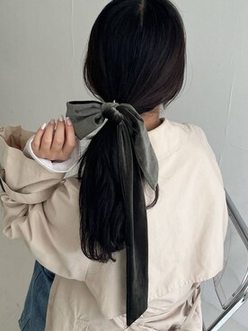 「アイテム（ヘアゴム）」を使った、美波さん（レディース・158cm）の秋コーディネート
