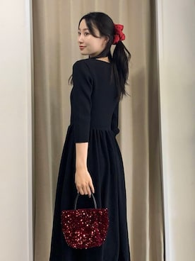 「アイテム（シュシュ、レッド系）」を使った、美波さん（レディース・158cm）の秋コーディネート