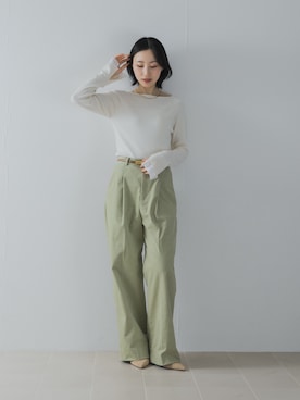「URBAN RESEARCH ROSSO（アーバンリサーチロッソ）のベロアストレートスラックス（その他パンツ、グリーン系）」を使った、美波さん（レディース・158cm）の秋コーディネート