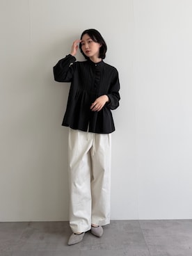 「URBAN RESEARCH ROSSO（アーバンリサーチロッソ）の『WEB限定』フリルネックレースデザインシャツブラウス（シャツ/ブラウス、ブラック系）」を使った、美波さん（レディース・158cm）の冬コーディネート