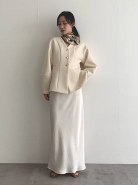 「URBAN RESEARCH ROSSO WOMEN（アーバンリサーチ　ロッソ）の『WEB限定』デザインボタンペプラムツイルジャケット（ノーカラージャケット、ホワイト系）」を使った、美波さん（レディース・158cm）の春コーディネート