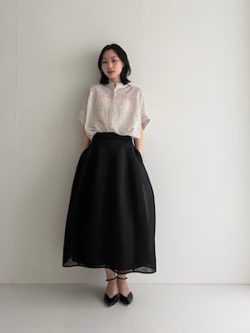 「URBAN RESEARCH ROSSO（アーバンリサーチロッソ）のフラワーベルト付シアーダンボールスカート（スカート、ブラック系）」を使った、美波さん（レディース・158cm）の春コーディネート