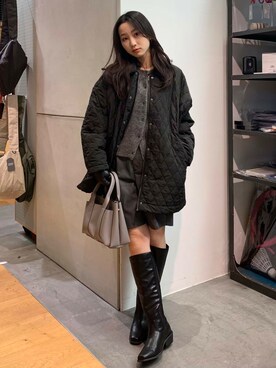 「アイテム（手袋）」を使った、美波さん（レディース・158cm）の冬コーディネート