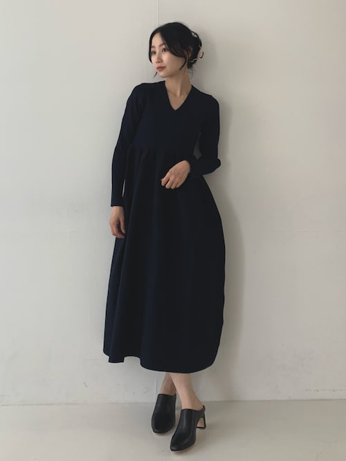 セール】『WEB/一部店舗限定』フォルムシルエットVネックリブ