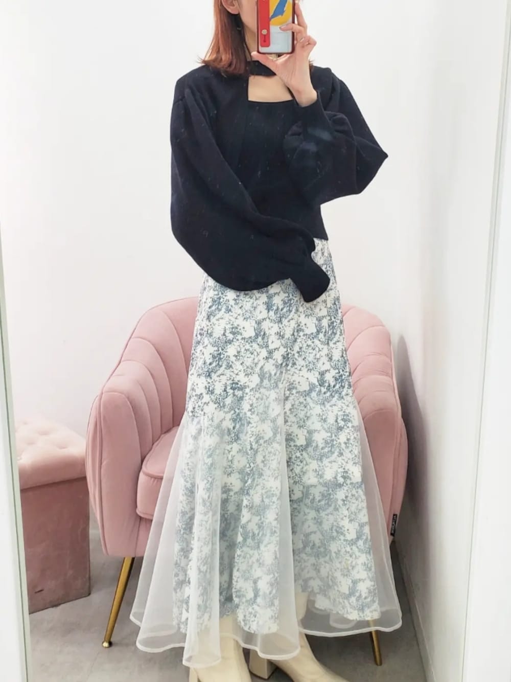 「シンプルコーデ、マーメイドスカート、肌見せ、春コーデ、春ニット、ナイスクラップ、nice claup、one after another NICE CLAUP、大人かわいい、大人可愛い」｜「one after another NICE CLAUPの前後2way/あざとモテトップス（ニット/セーター、ブラック系）」を使った、nagashimaさん（レディース・160cm）の春コーディネートの1枚目の写真