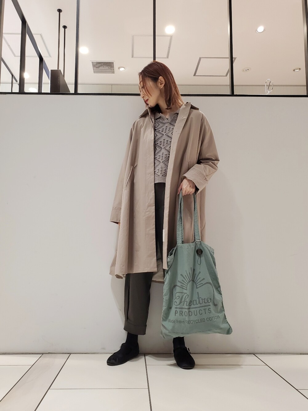 「アウター、アウターコーデ、コートスタイル、コート、春アウター、春コート、ステンカラーコート、ニットコーデ、春ニット、ニットベスト、シアタープロダクツ(THEATRE PRODUCTS)、THEATRE PRODUCTS、相互フォロー、ピュアルセシン、pualcecin」｜「PUAL CE CINの綿ナイロンステンカラーコート（その他アウター、ベージュ系）」を使った、nagashimaさん（レディース・160cm）の春コーディネートの1枚目の写真