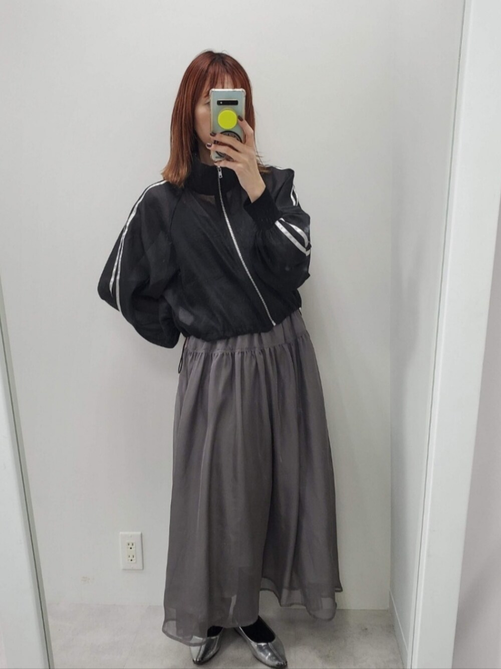 「スポーツミックス、モノトーン、秋服準備はじめました、秋コーデ、トラックジャケット、大人カジュアル、モノトーンコーデ、ナイスクラップ、nice claup、one after another NICE CLAUP」｜「one after another NICE CLAUPのライン入りシアーショートブルゾン（ブルゾン、ブラック系）」を使った、nagashimaさん（レディース・160cm）の夏コーディネートの1枚目の写真