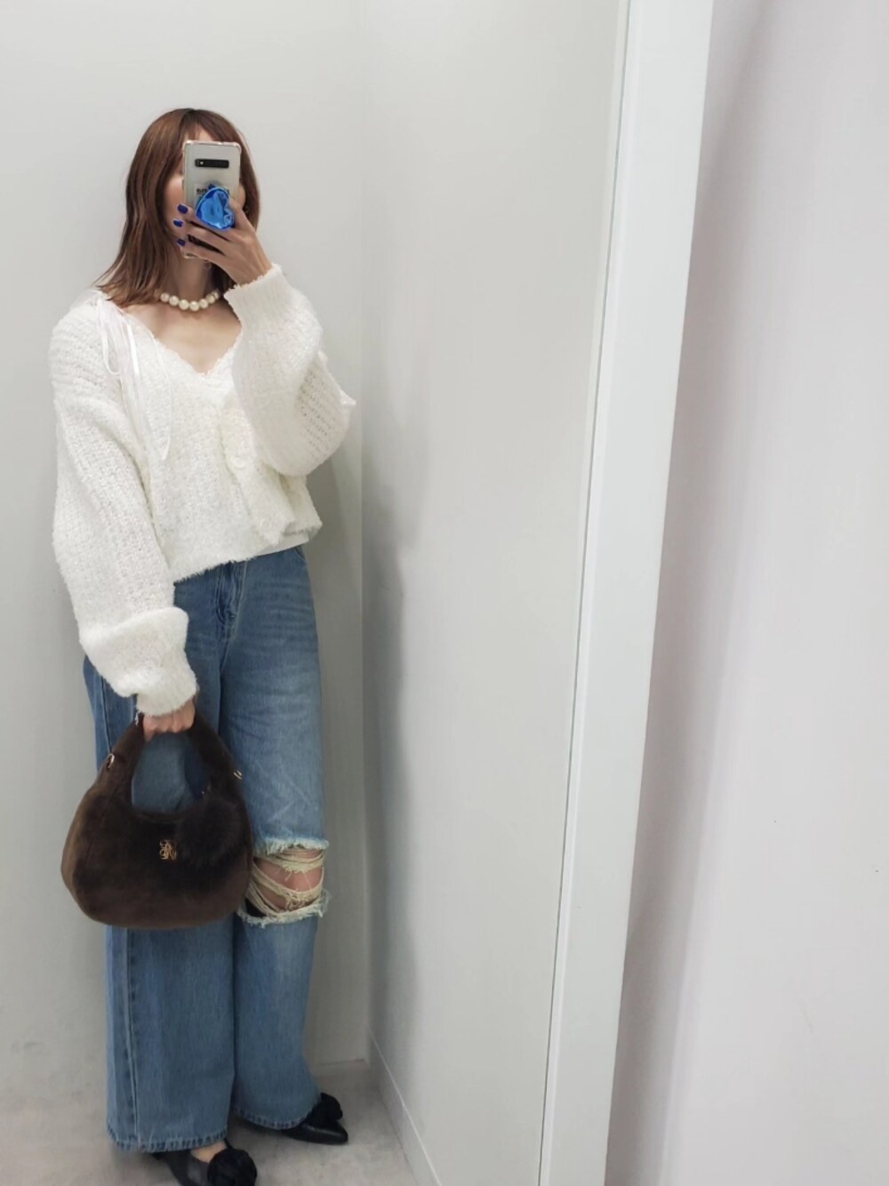 「デニム、ダメージデニムパンツ、秋服準備はじめました、お出かけコーデ、大人女子、シンプルコーデ、パンツスタイル、ニットコーデ、カーディガン、ナイスクラップ、nice claup、one after another NICE CLAUP」｜「one after another NICE CLAUPの【Premium order】リボンニットカーディガン（カーディガン/ボレロ、ホワイト系）」を使った、nagashimaさん（レディース・160cm）の夏コーディネートの1枚目の写真