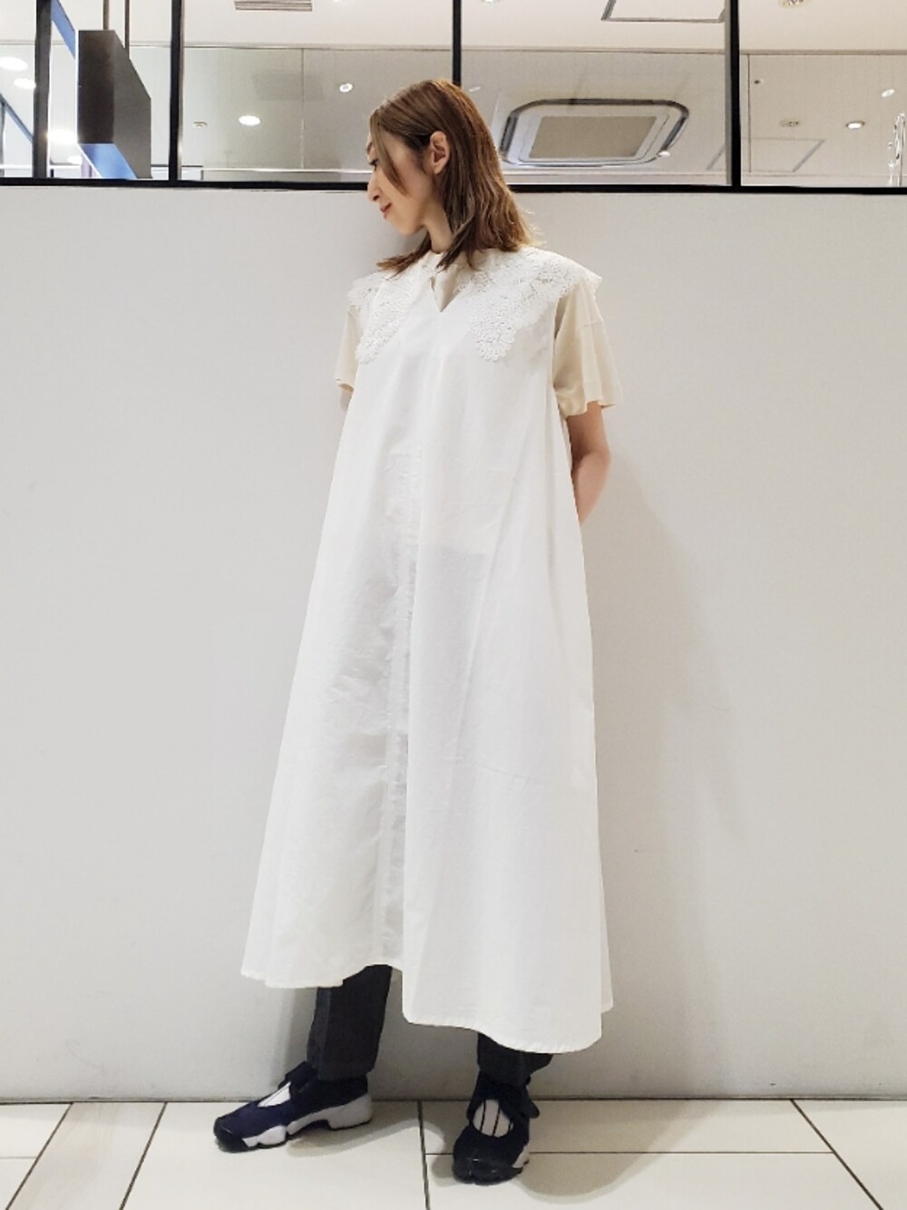 「2wayワンピース、ロングワンピース、休日スタイル、ノースリーブワンピース、レース襟、襟レース、センタープレスパンツ、センタープレスデニム、デニムコーデ、夏コーデ、エアリフト、相互フォロー、ピュアルセシン、pualcecin、pual ce cin」｜「PUAL CE CINの【Du noir】綿クロスワッシャー2WAYワンピース（ワンピース、ホワイト系）」を使った、nagashimaさん（レディース・160cm）の夏コーディネートの1枚目の写真
