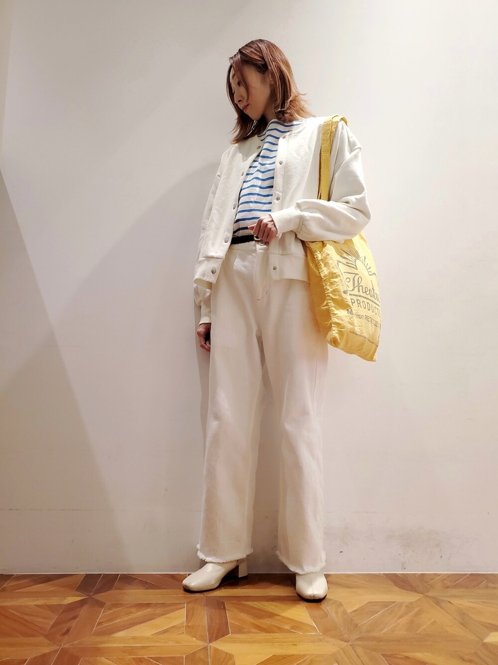「ブルゾン、春コーデ、春アウター、ショート丈トップス、ホワイトデニム、シアタープロダクツ(THEATRE PRODUCTS)、ボーダー、ボーダートップス、THEATRE PRODUCTS、pualcecin、ピュアルセシン、pual ce cin、ショートブーツ」｜「PUAL CE CINのルーズカツラギＪＡＰＡＮデニムパンツ（その他パンツ、ホワイト系）」を使った、nagashimaさん（レディース・160cm）の春コーディネートの1枚目の写真