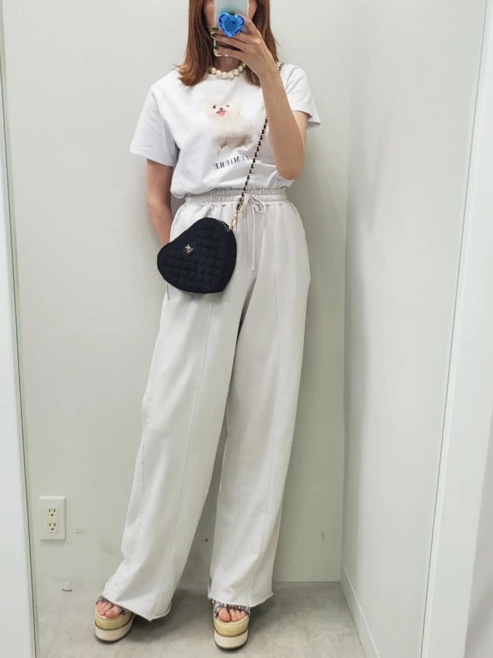 「春夏コーデ、夏コーデ、休日スタイル、Tシャツ、Tシャツコーデ、スウェットパンツ、カジュアルコーデ、大人カジュアル、ワンマイルウェア、ナイスクラップ、nice claup、one after another NICE CLAUP」｜「one after another NICE CLAUPのアソートTee（Tシャツ/カットソー、ブルー系）」を使った、nagashimaさん（レディース・160cm）の春コーディネートの1枚目の写真