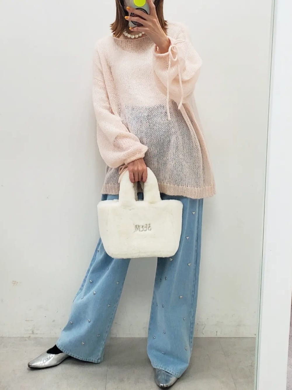「冬コーデ、ファーバッグ、ニット、休日スタイル、シンプルコーデ、ニットコーデ、大人カジュアル、大人かわいい、大人可愛い、ナイスクラップ、nice claup、one after another NICE CLAUP」｜「one after another NICE CLAUPのモヘアロングニット（ニット/セーター、ピンク系）」を使った、nagashimaさん（レディース・160cm）の冬コーディネートの1枚目の写真