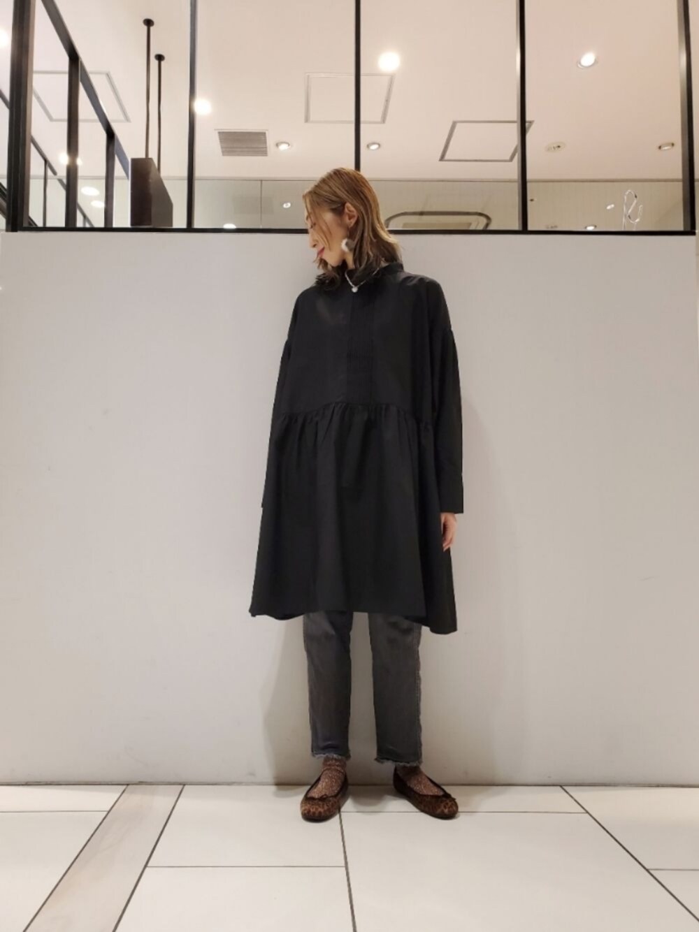 「レオパード、ワントーンコーデ、ブラックコーデ、休日スタイル、チュニック、デニムパンツ、バレエシューズ、pualcecin、休日コーデ、チュニックワンピ、レオパードシューズ、pual ce cin、ピュアルセシン、相互フォロー、チュニックブラウス」｜「PUAL CE CINの【Du noir】ピンタック2WAYチュニックブラウス（シャツ/ブラウス、ブラック系）」を使った、nagashimaさん（レディース・160cm）の秋コーディネートの1枚目の写真