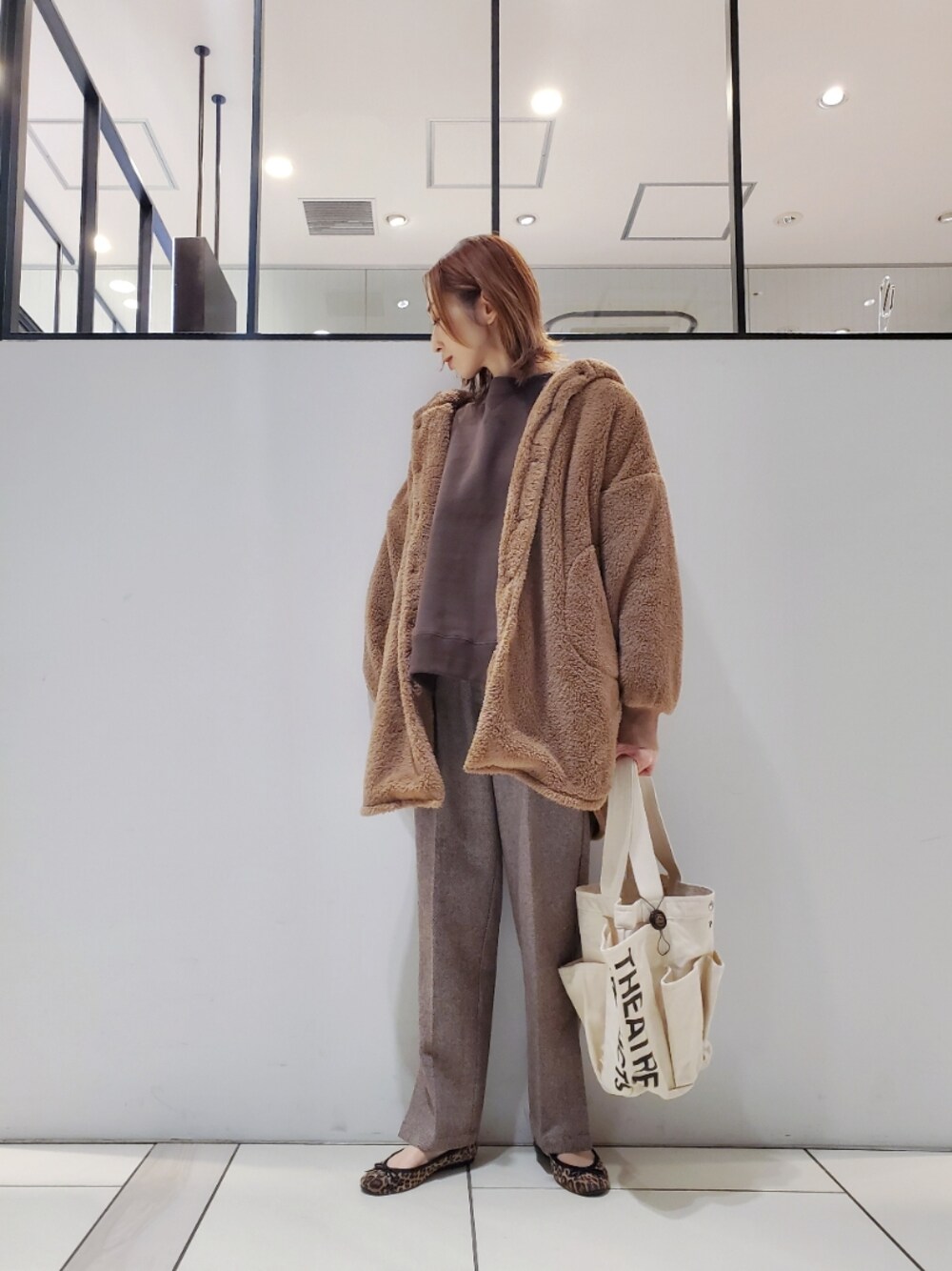 「ボア、ボアジャケット、ボアコート、アウターコーデ、スウェットコーデ、ブラウンコーデ、ワントーンコーデ、ヒッコリー、ヒッコリーパンツ、シアタープロダクツ(THEATRE PRODUCTS)、theatre、相互フォロー、ピュアルセシン、pualcecin、pual ce cin」｜「PUAL CE CINの裏起毛プルオーバー（Tシャツ/カットソー、ブラウン系）」を使った、nagashimaさん（レディース・160cm）の冬コーディネートの1枚目の写真