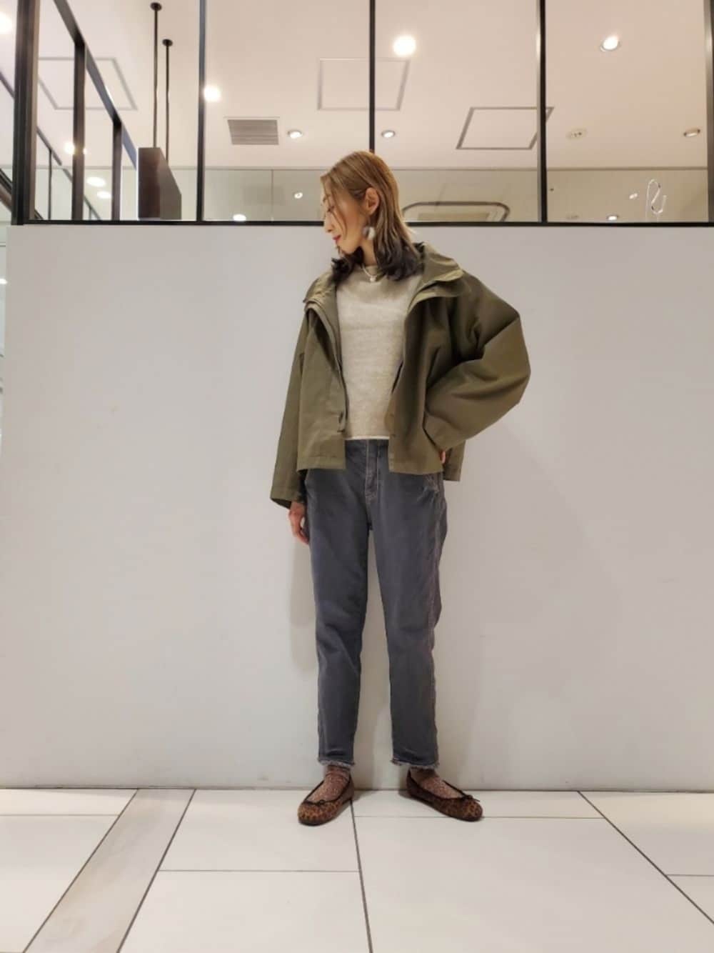「レオパード、休日スタイル、デニムパンツ、pualcecin、休日コーデ、ジャケットスタイル、デニムコーデ、pual ce cin、ジャケットコーデ、ピュアルセシン、ニットコーデ、ヤクニット、マウンテンジャケット、相互フォロー、アウターコーデ」｜「PUAL CE CINの【Ｄu noir】チノクロスマウンテンパーカー（テーラードジャケット、グリーン系）」を使った、nagashimaさん（レディース・160cm）の秋コーディネートの1枚目の写真