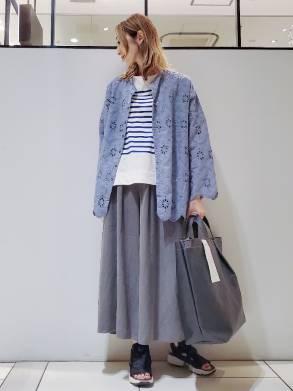 「スカラップレース、スカラップブラウス、ブラウスコーデ、ボーダー、ボーダーTシャツ、ボーダーコーデ、ワイドパンツ、キュロット、デニムバッグ、休日スタイル、ポンプフューリーサンダル、相互フォロー、ピュアルセシン、pualcecin、pual ce cin」｜「PUAL CE CINの両耳スカラップレースブラウス（シャツ/ブラウス、グレー系）」を使った、nagashimaさん（レディース・160cm）の秋コーディネートの1枚目の写真