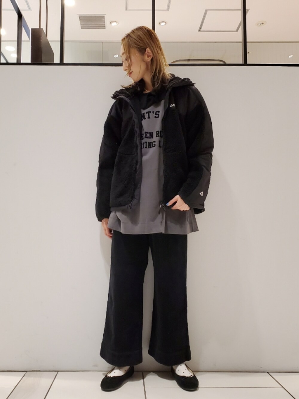 「ボアジャケット、ジャケットスタイル、ジャケットコーデ、GERRY、だから秋服が好き、アウターコーデ、フリル襟、ロゴT、ロゴスウェット、コーデュロイパンツ、ストレートパンツ、相互フォロー、ピュアルセシン、pualcecin、pual ce cin」｜「PUAL CE CINの【GERRY】BOA HALF HOODIE/ボアハーフフーディー（テーラードジャケット、ブラック系）」を使った、nagashimaさん（レディース・160cm）の秋コーディネートの1枚目の写真
