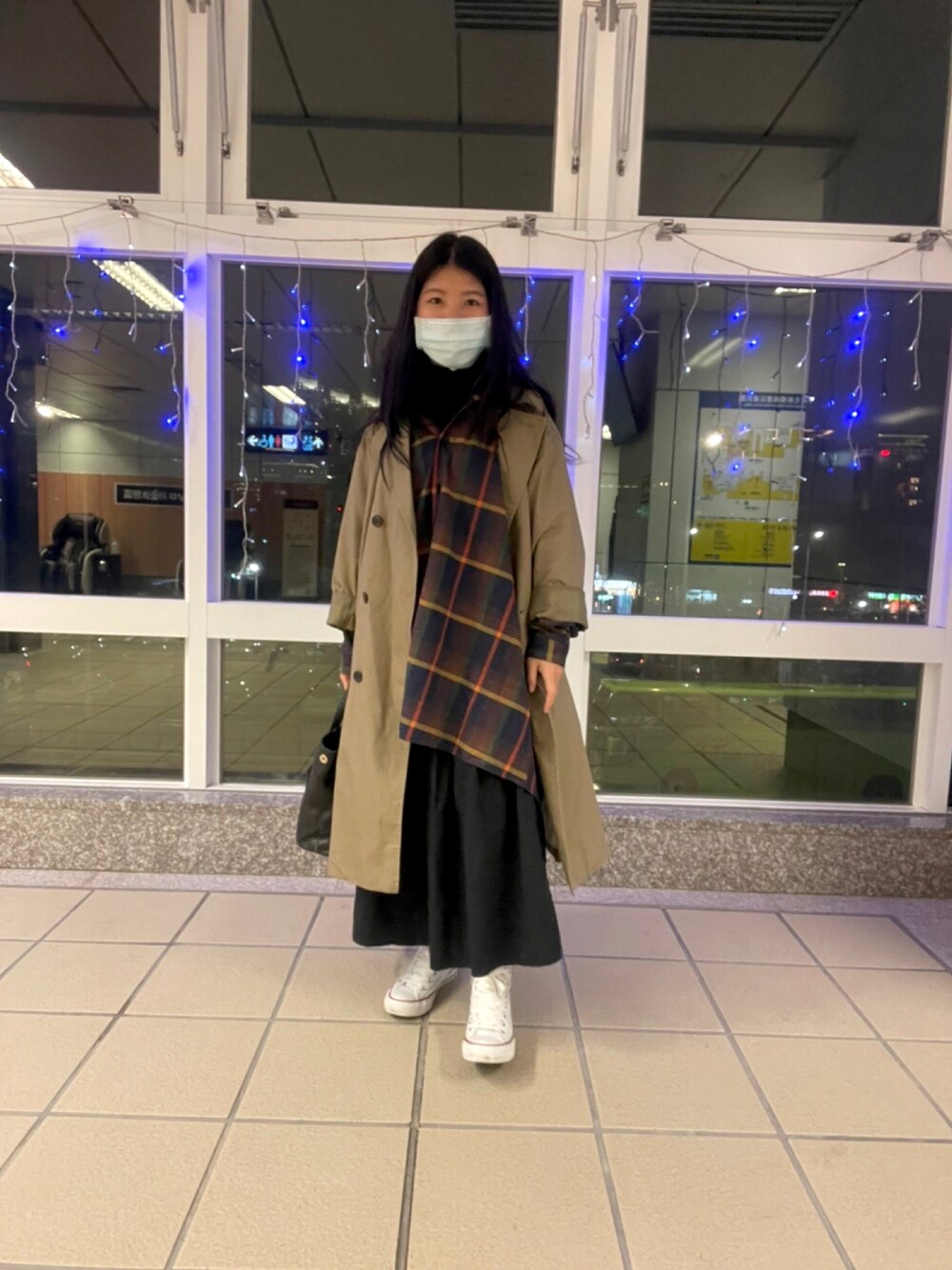 「休閒、復古、oversize」｜「GRAFFITIのアイテム（シャツ/ブラウス、その他）」を使った、陳貴如さん（レディース・150cm）の冬コーディネートの1枚目の写真
