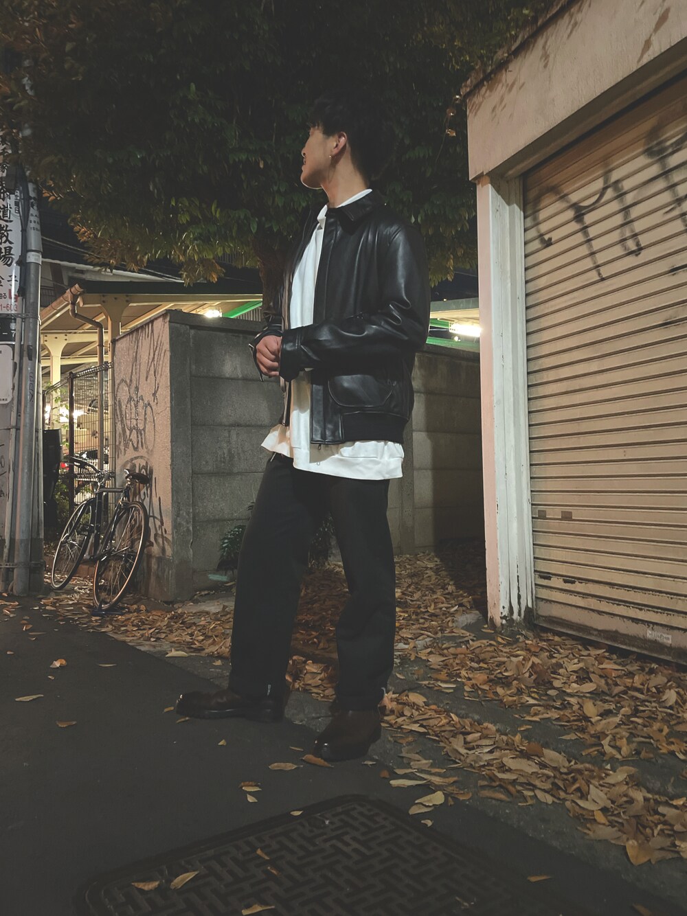 「シンプルスタイル、メンズファッション、お洒落さんとつながりたい、シンプルが好き、大人カジュアル、レザー、ブーツ、初ブーツ、初レザー」｜「BEAUTY&YOUTH UNITED ARROWSのアイテム（ライダースジャケット、ブラック系）」を使った、Takuさん（メンズ・171cm）の秋コーディネートの1枚目の写真
