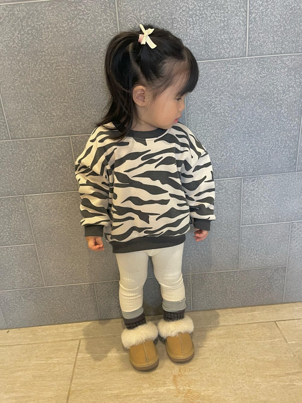 「90cm、女の子コーデ、子供服、女の子、キッズファッション、お出かけコーデ、秋コーデ、カジュアル、プチプラ、キッズ、1歳、むすめ服、スウェット」｜「西松屋のアイテム（スウェット、その他）」を使った、MApiiiさん（キッズ・80cm）の秋コーディネートの1枚目の写真