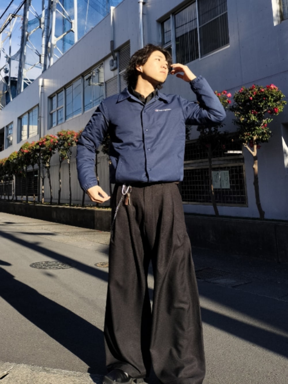 「Champion、ドローコード、TOIRONIER、BALENCIAGA、真冬のあったかスタイル、デートコーデ、アウター、冬コーデ、おでかけコーデ、冬」｜「ChampionのChampion チャンピオン COACH JACKET コーチジャケット（ブルゾン、ブルー系）」を使った、tatsuさん（骨格ストレート・メンズ・174cm）の冬コーディネートの1枚目の写真