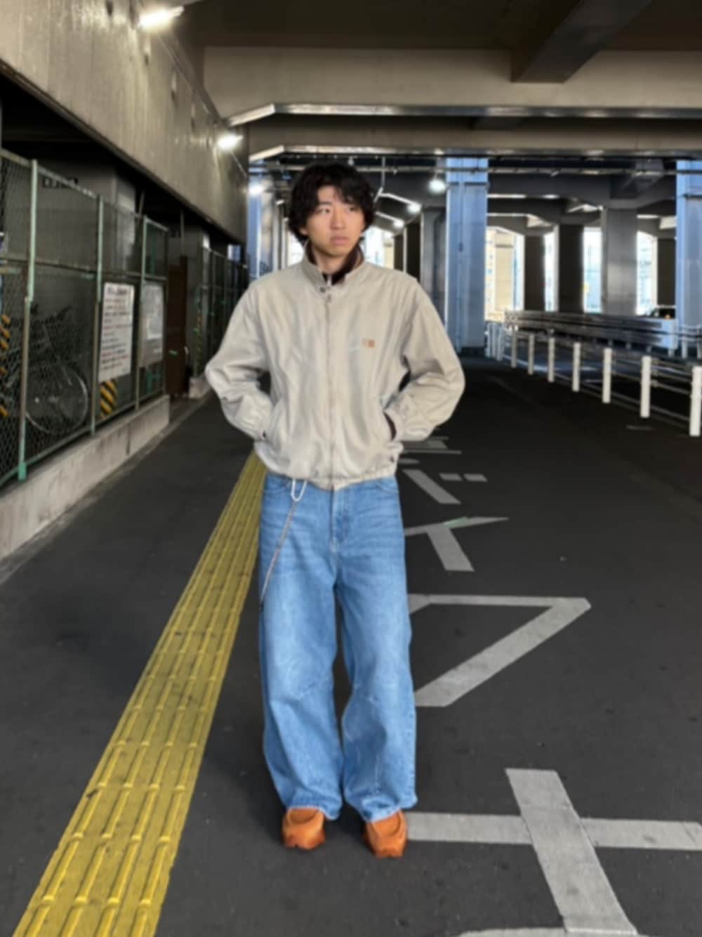 「ストリート、バギーパンツ、ハリントンジャケット、PUMA、パーマ、シンプル、古着ミックス、古着、古着MIX、冬アウター」｜「vintage PERRY ELLIS のアイテム（ジャケット/アウター、ベージュ系）」を使った、tatsuさん（骨格ウェーブ・メンズ・174cm）の冬コーディネートの1枚目の写真