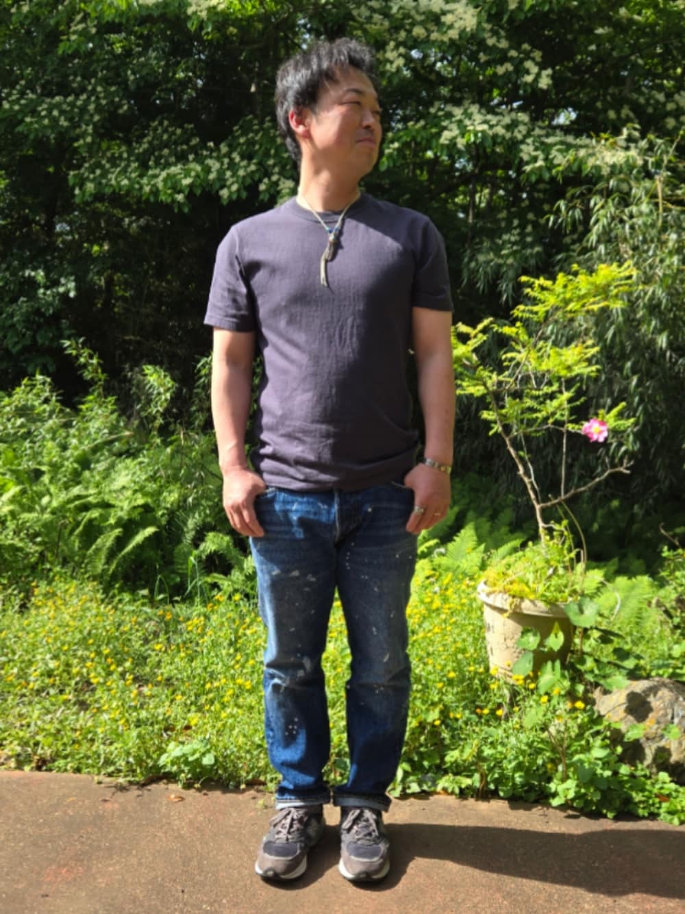 「Levi'sのLEVI’S(R)/リーバイス(R) 別注 501(R) Selvedge Paint Splatters L28（デニムパンツ、ブルー系）」を使った、オードリーさん（骨格ナチュラル・メンズ・169cm）の春コーディネートの1枚目の写真