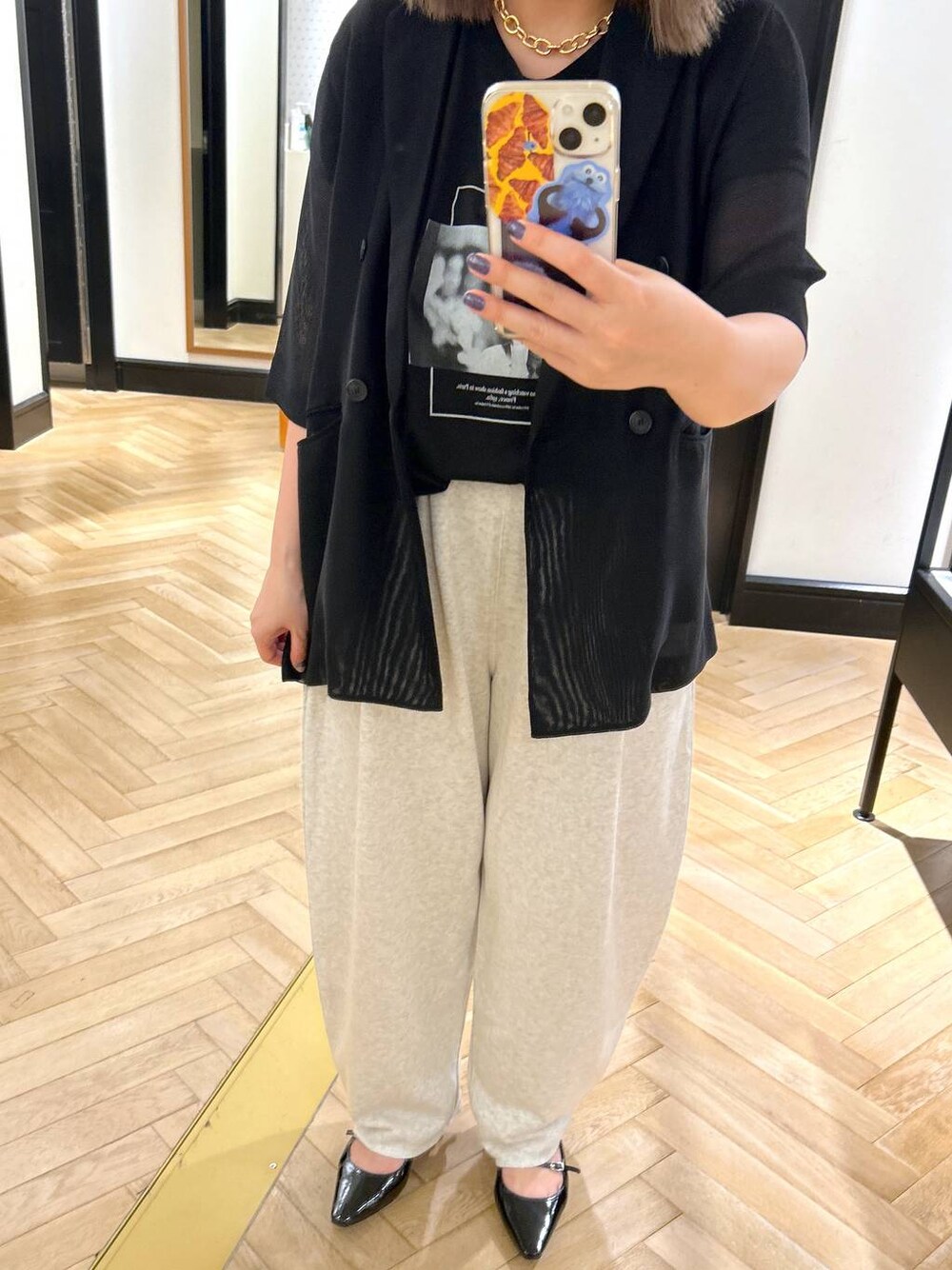 「スウェット、ブランドミックス、夏コーデ、ナチュラル、きれいめ、モノトーン、apart by lowrys、カジュアル、Tシャツ、ラフ」｜「BARNYARDSTORMのBARNYARDSTORM / ボリュームチェーンネックレス（ネックレス、ゴールド系）」を使った、ap erikaさん（レディース・157cm）の夏コーディネートの1枚目の写真