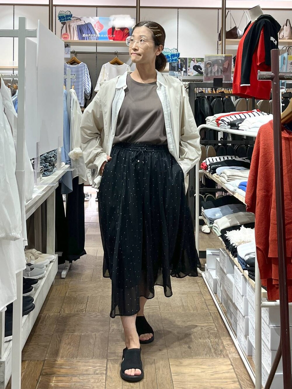 「高身長、体型カバー、ナチュラル、デート/ロマンティック、楽ちんコーデ、着痩せ、旅行、GLOBAL WORK、サマ見え_GLOBAL WORK、着痩せ・細見え、夏コーデ、サンダル、ショルダーバッグ、スカート、タンクトップ」｜「GLOBAL WORKのエアリーリラックスフレアスカート/147678（スカート、その他）」を使った、nibakeryさん（レディース・168cm）の夏コーディネートの1枚目の写真