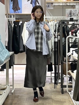 「GLOBAL WORK（グローバルワーク）のラメ3ROOM/A4トート/582701（トートバッグ、グレー系）」を使った、nibakeryさん（レディース）の春コーディネート
