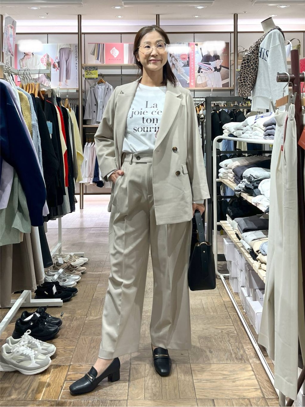 「ローファー、ネックレス、高身長、体型カバー、ナチュラル、デート/ロマンティック、楽ちんコーデ、着痩せ、旅行、GLOBAL WORK、サマ見え_GLOBAL WORK、着痩せ・細見え、セットアップ、ワイドパンツ、ジャケット」｜「GLOBAL WORKのらくっションヒールローファー/136033（ローファー、ブラック系）」を使った、nibakeryさん（レディース・168cm）の春コーディネートの1枚目の写真