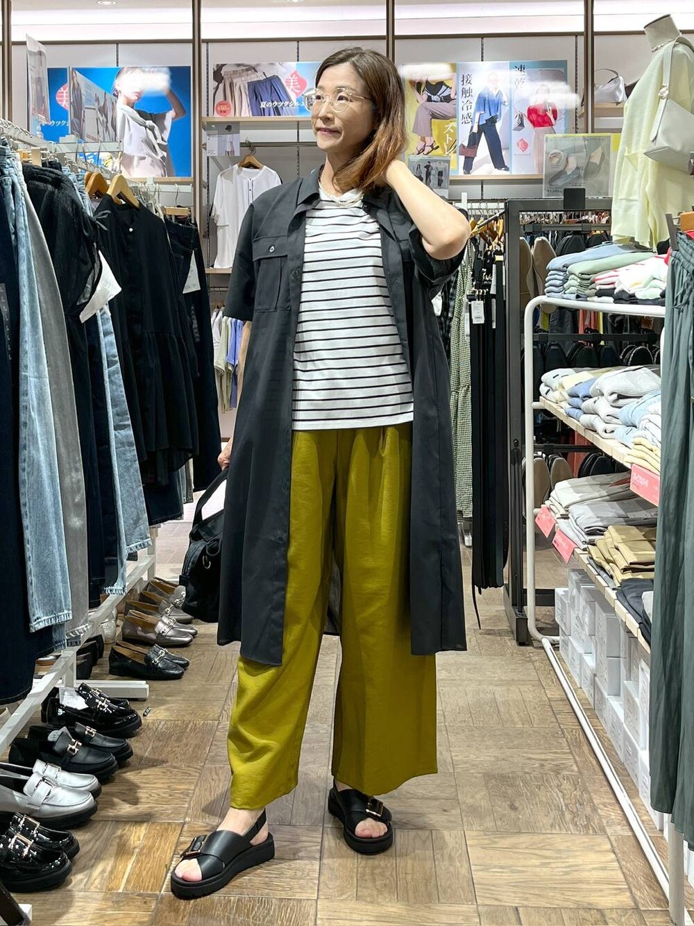 「サンダル、夏コーデ、ワイドパンツ、トートバッグ、Tシャツ、ワンピース、ネックレス、高身長、体型カバー、ナチュラル、デート/ロマンティック、楽ちんコーデ、着痩せ、旅行、GLOBAL WORK」｜「GLOBAL WORKの3ROOM2WAYキャンバストート/286161（トートバッグ、ブラック系）」を使った、nibakeryさん（レディース・168cm）の春コーディネートの1枚目の写真