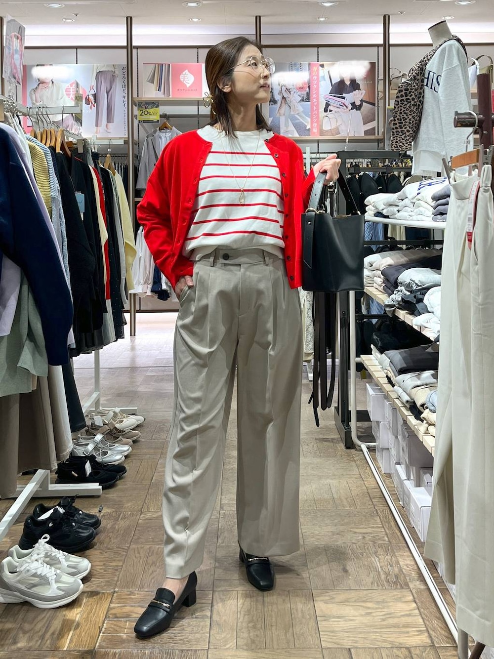 「高身長、体型カバー、旅行、ナチュラル、デート/ロマンティック、楽ちんコーデ、着痩せ、GLOBAL WORK、サマ見え_GLOBAL WORK、着痩せ・細見え、ローファー、ヘアアクセサリー、セットアップ、ワイドパンツ、ネックレス」｜「GLOBAL WORKのらくっションヒールローファー/136033（ローファー、ブラック系）」を使った、nibakeryさん（レディース・168cm）の春コーディネートの1枚目の写真