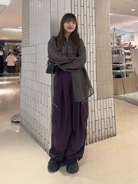 「PAGEBOY（ページボーイ）のZIPタックカーゴパンツ【裾ドローコード付き】（カーゴパンツ、パープル系）」を使った、アイさん（レディース・154cm）の夏コーディネート
