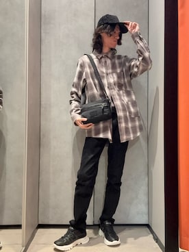 「ARMANI EXCHANGE（アルマーニエクスチェンジ）の【A|X アルマーニ エクスチェンジ】AXロゴ 半袖クルーネックTシャツ/REGULAR（Tシャツ/カットソー）」を使った、mochimochi.Hさん（メンズ・183cm）の秋コーディネート