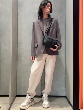 「ARMANI EXCHANGE（アルマーニエクスチェンジ）の【A|X アルマーニ エクスチェンジ】AXロゴ 半袖クルーネックTシャツ/REGULAR（Tシャツ/カットソー）」を使った、mochimochi.Hさん（メンズ・183cm）の秋コーディネート