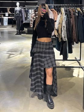 「EMODA（エモダ）のハイネッククロップニット（ニット/セーター）」を使った、本田祐美絵さん（レディース・154cm）の秋コーディネート