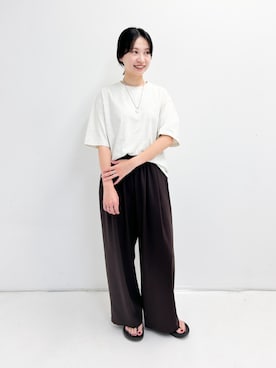「URBAN RESEARCH（アーバンリサーチ）の『3サイズ展開』『イージーケア』タックギャザーストレートパンツ（その他パンツ、ブラウン系）」を使った、miyuさん（レディース・157cm）の夏コーディネート