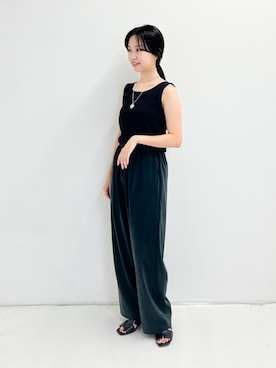 「RODE SKO（ロデスコ）のデザインカットアッパーミュール（サンダル、ブラック系）」を使った、miyuさん（レディース・157cm）の夏コーディネート