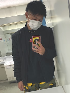 「イエロー」｜「アイテム（PC・スマホグッズ/家電）」を使った、MERAさん（メンズ・171cm）の冬コーディネート