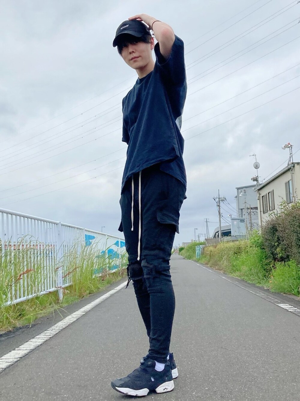 「シンプル、夏、オールブラック、ラフコーデ、いいね、save、フォローお願いします🤑、ビッグT、おしゃれさんと繋がりたい、モノトーン、半袖シャツ、reebok」｜「Ground Yのアイテム（帽子、ブラック系）」を使った、ひろきさん（メンズ・178cm）の夏コーディネートの1枚目の写真