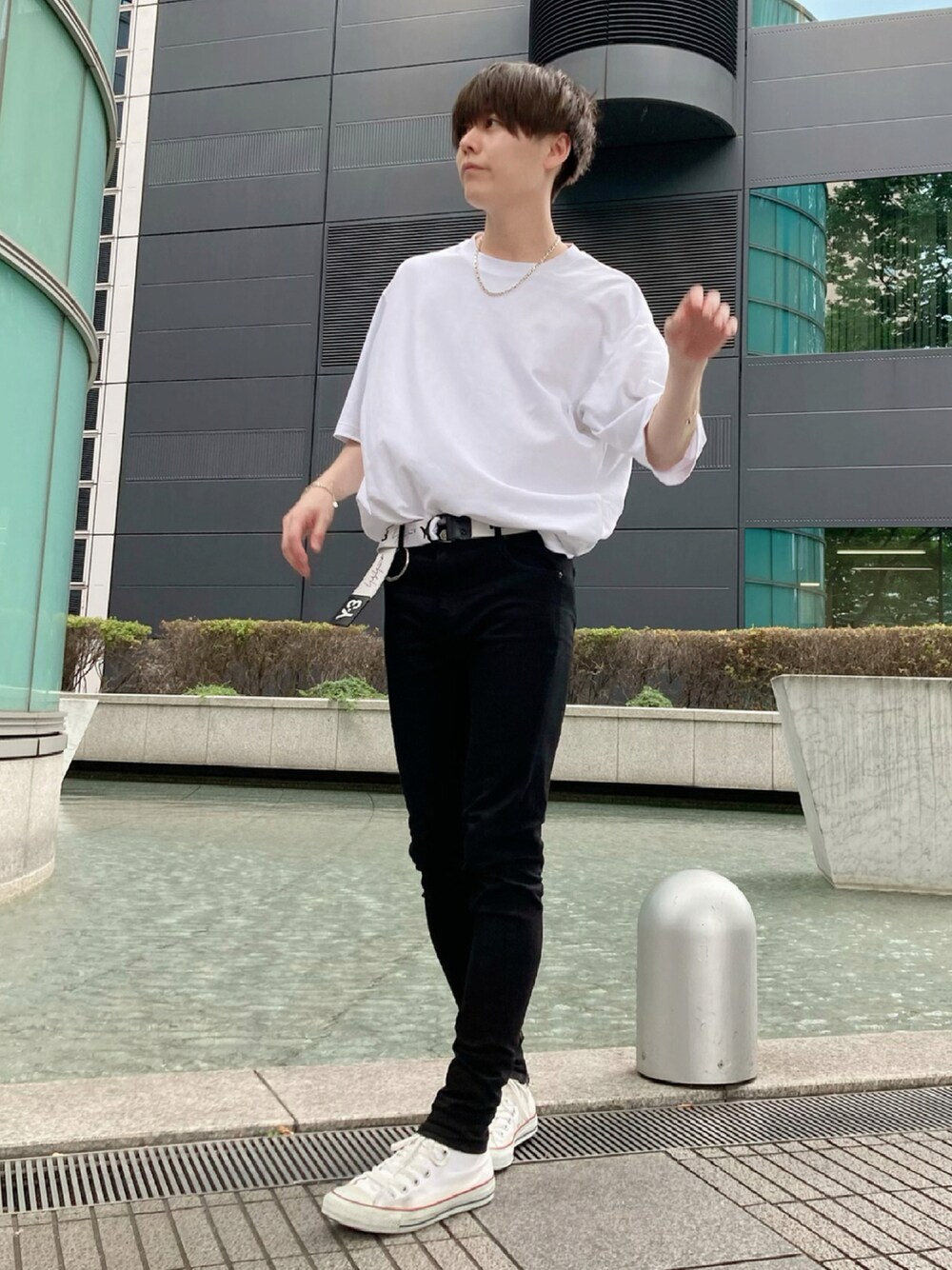 「シンプル、モノトーン、UNIQLO、プチプラコーデ、ビッグシルエット、ootd、いいね、save、フォローお願いします🤑、白スニーカー、白Tシャツ、ユニクロ」｜「UNIQLOのクルーネックT（半袖）（Tシャツ/カットソー、ホワイト系）」を使った、ひろきさん（メンズ・178cm）の夏コーディネートの1枚目の写真