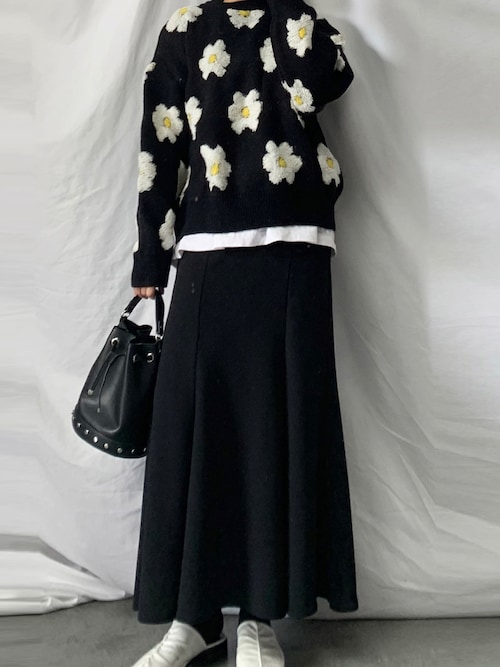me+em select（ミームセレクト）の「花柄マーガレットデザインニット
