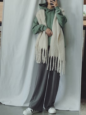 「me+em select（ミームセレクト）の【３０色展開 】ふわふわフリンジボリュームマフラー（マフラー）」を使った、영화さん（レディース・166cm）の秋コーディネート