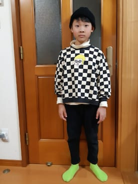 「devirock（デビロック）のアイテム（スウェットパンツ）」を使った、yuui8135さん（キッズ・135cm）の冬コーディネート