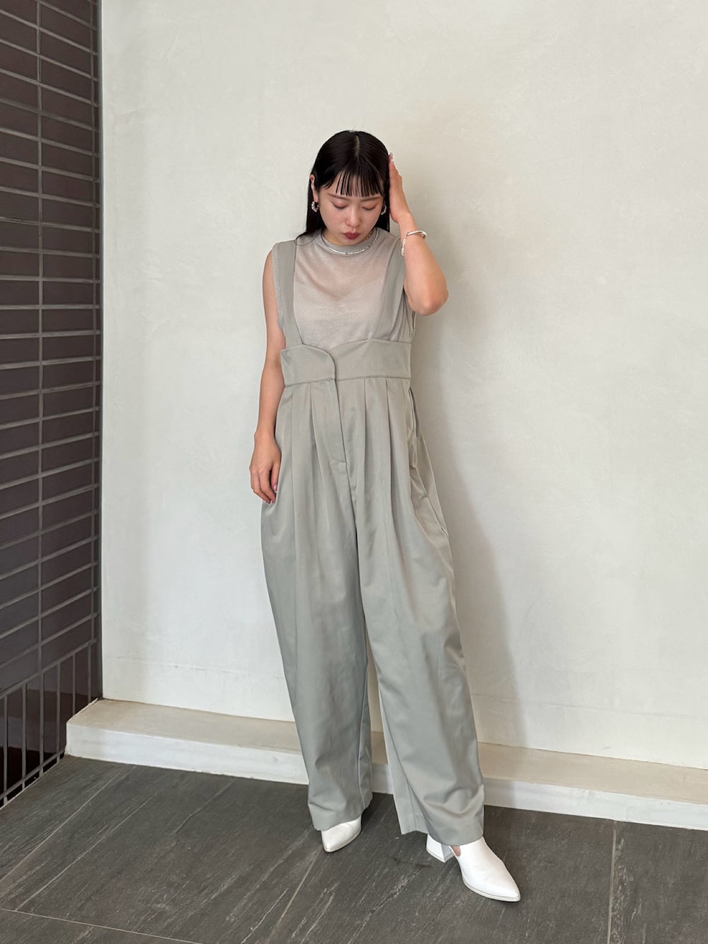 タックボリュームテーパードサロペットを使った人気ファッション