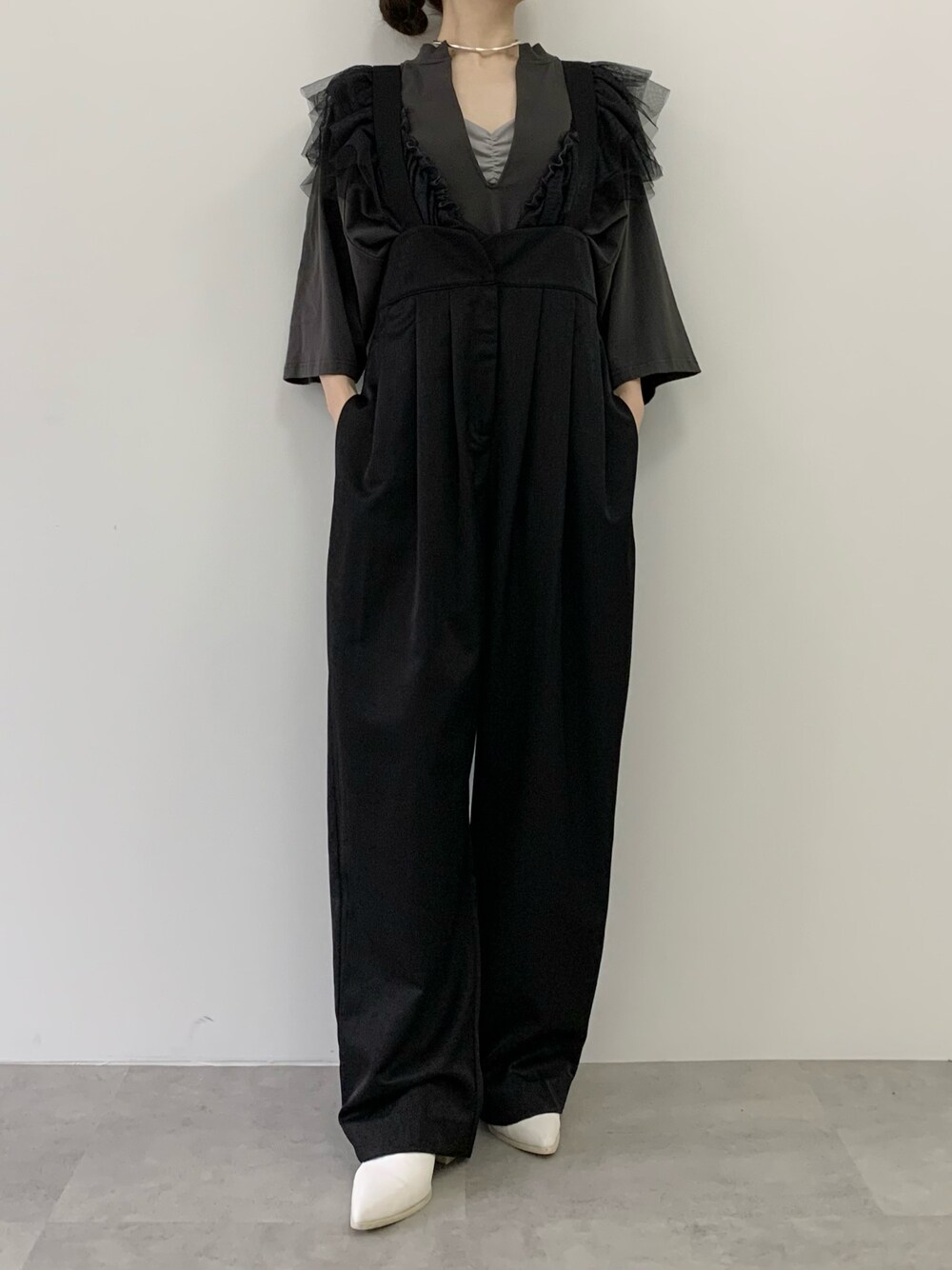 ラベルエチュード　タックボリュームテーパードサロペット LA BELLE ETUDE（ラベルエチュード）の「タックボリュームテーパード